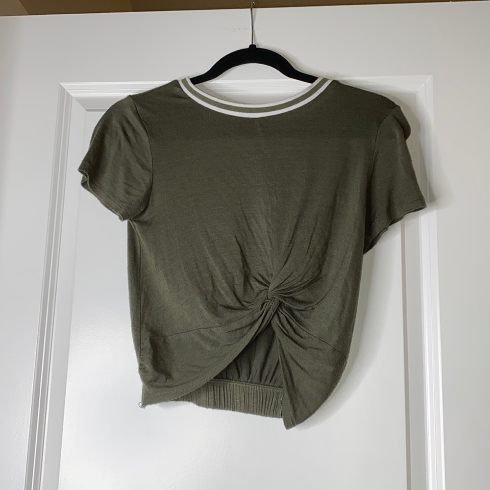 Cropped green short sleeve
